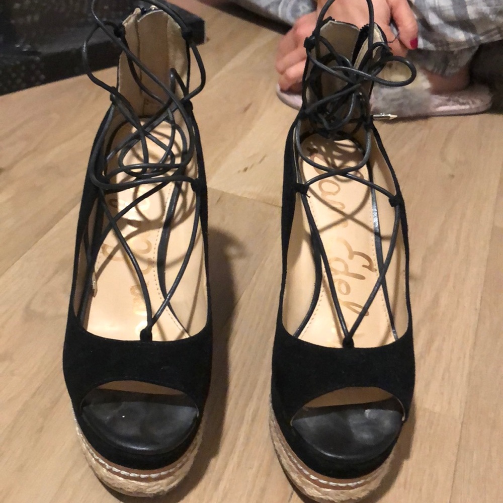 Tie-up suede wedge